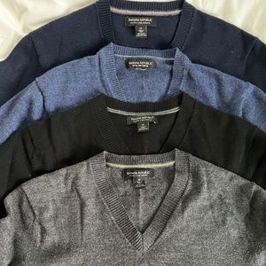 4 Banana Republic v neck Sweaters